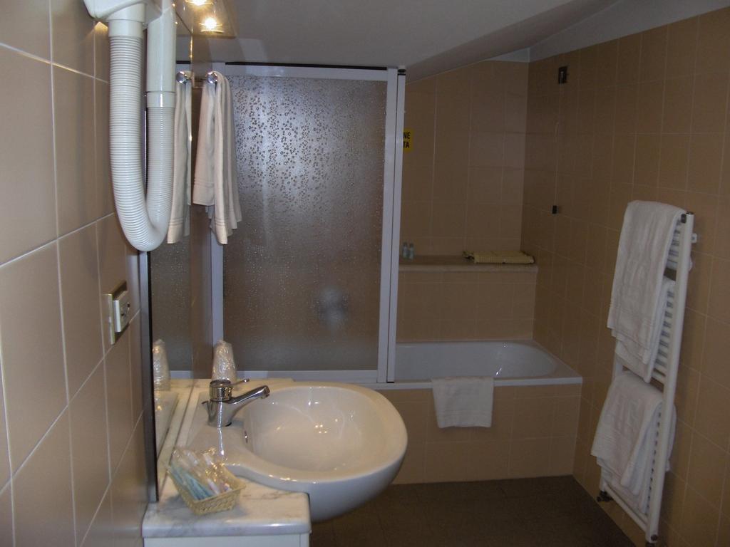 Hotel Garden アンツォーラ・デッレミーリア 部屋 写真